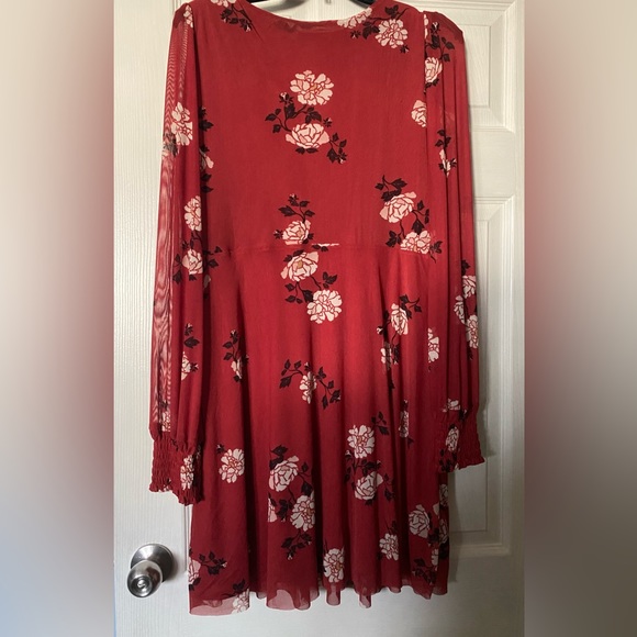 American Rag v-neck red dress with off-white flower pattern Size XXL juniors - Picture 3 of 7